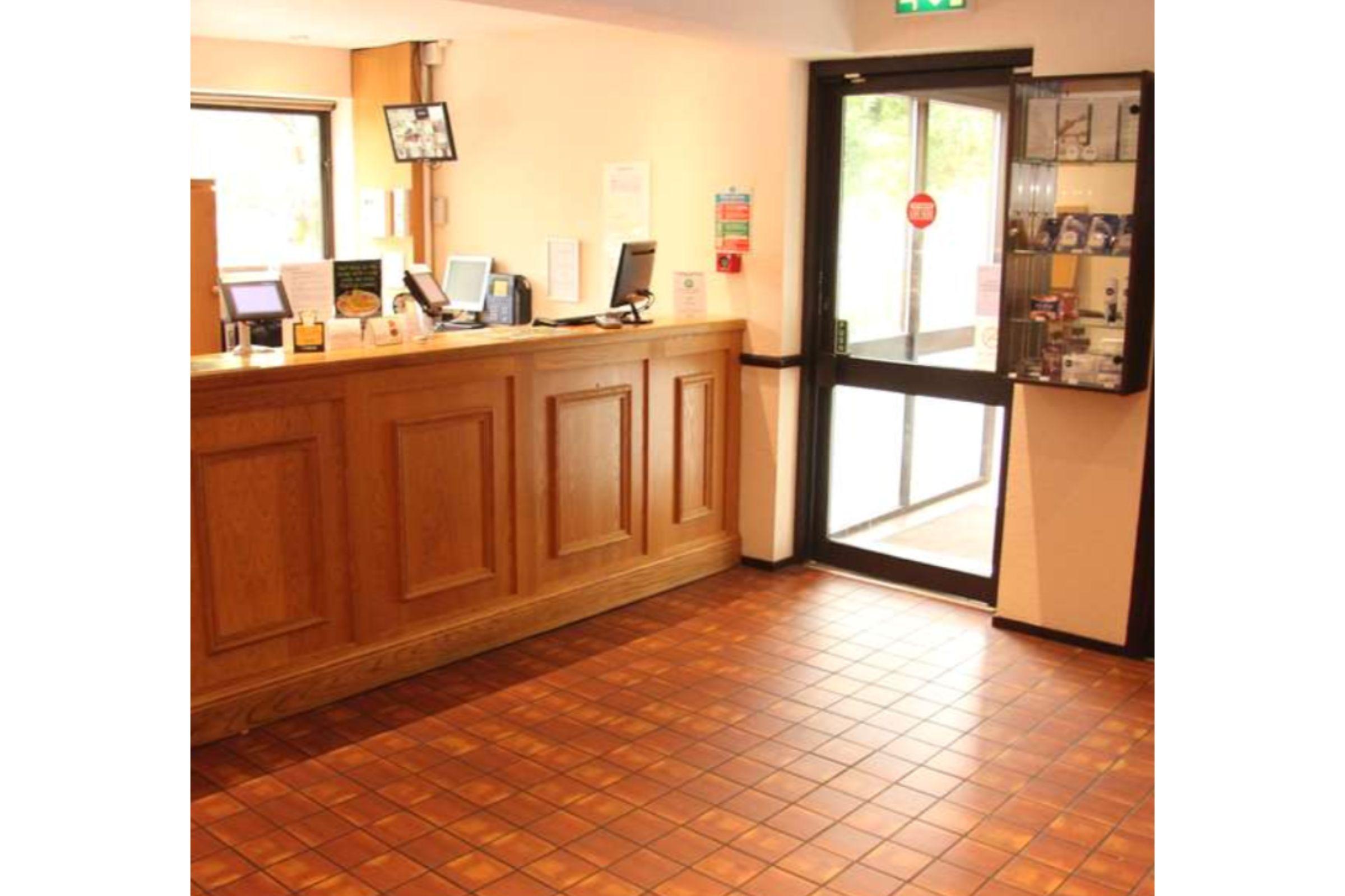 Campanile Milton Keynes - Fenny Stratford Hotel Exterior foto