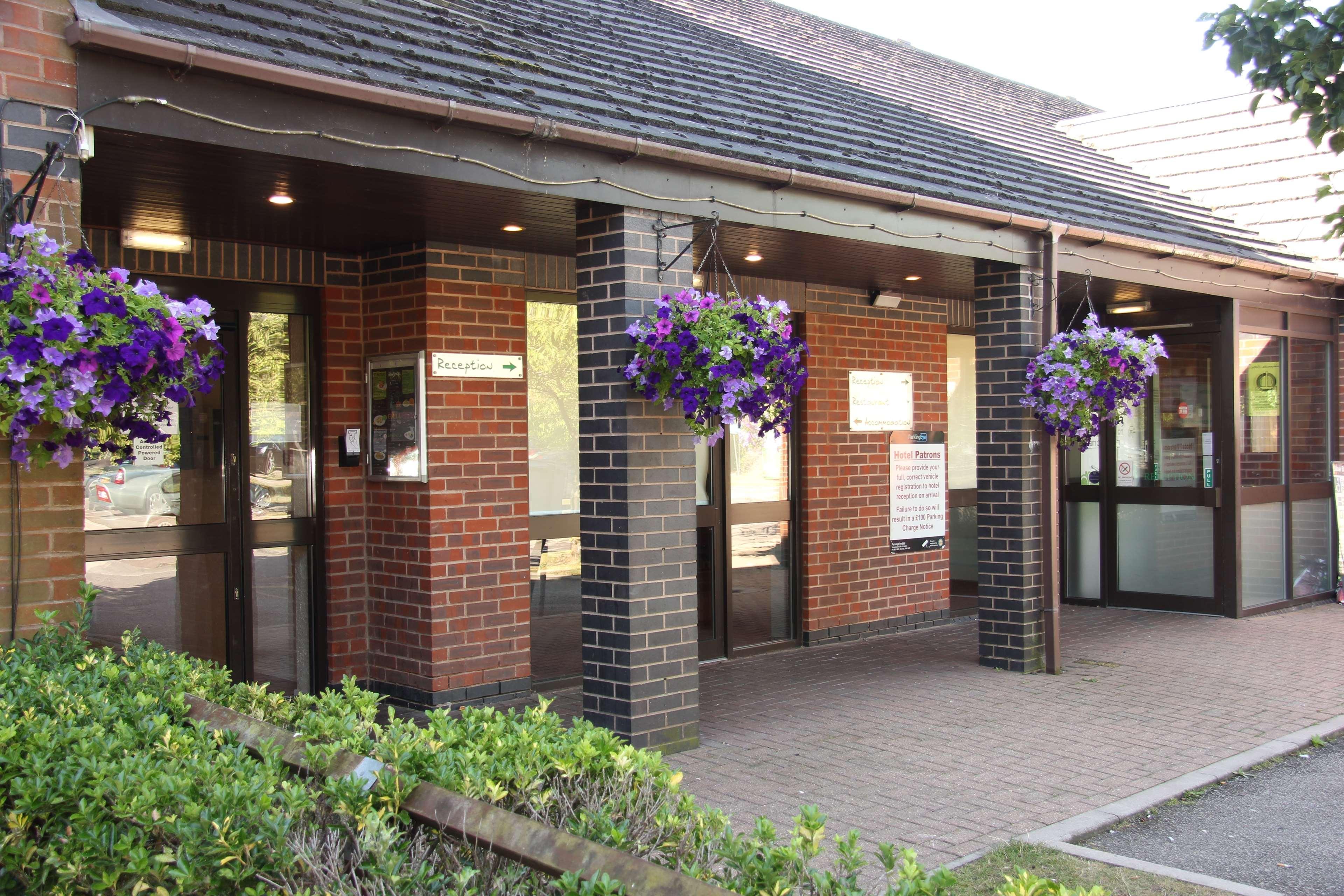 Campanile Milton Keynes - Fenny Stratford Hotel Exterior foto