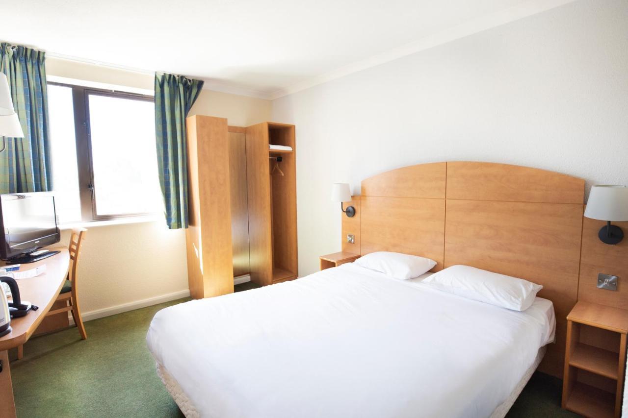 Campanile Milton Keynes - Fenny Stratford Hotel Exterior foto