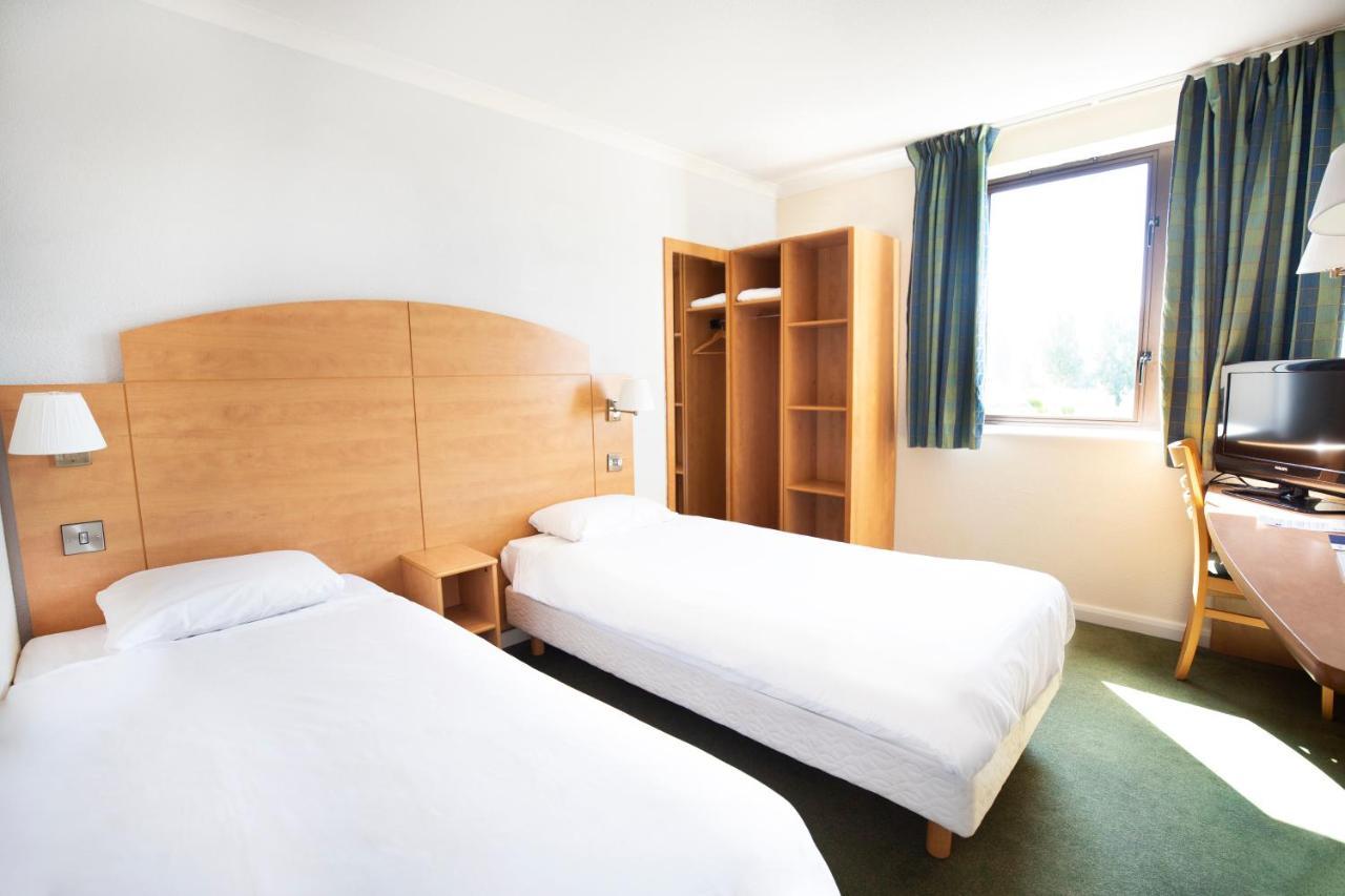Campanile Milton Keynes - Fenny Stratford Hotel Exterior foto
